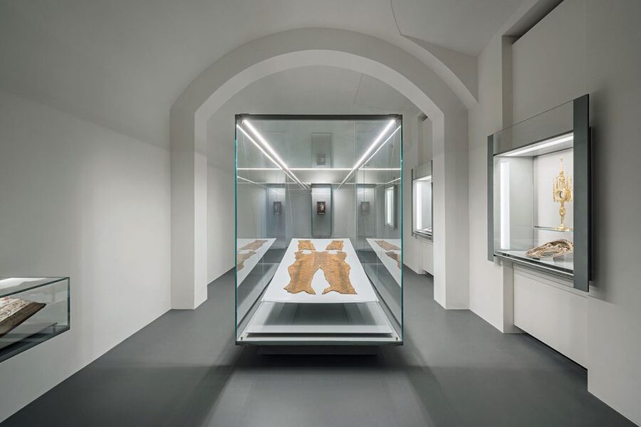 Vienna: St. Stephen's Cathedral & Dom Museum Wien Tickets - St. Stephen’s Cathedral Interior: Audio That Turns Architecture Into Stories