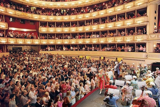 Vienna State Opera House Mozart Concert in Historical Costumes - The Vienna Mozart Orchestra in costume: what makes the performance special
