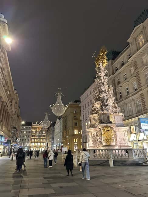 Vienna: The Ultimate Full Meal Austrian Food Tour - Main restaurant stop: Wiener Schnitzel and goulash in one smart stretch