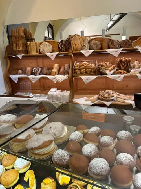 Vienna: The Ultimate Full Meal Austrian Food Tour - Why the included drink and water make this feel worth it