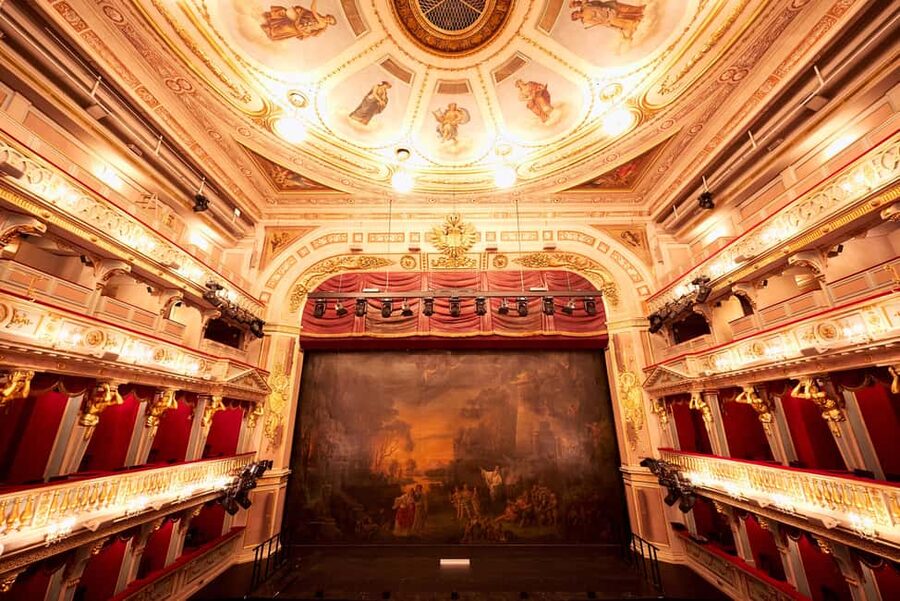 Vienna: Theater an der Wien Backstage Tour - Artistic highlights across 200 years plus what’s on now