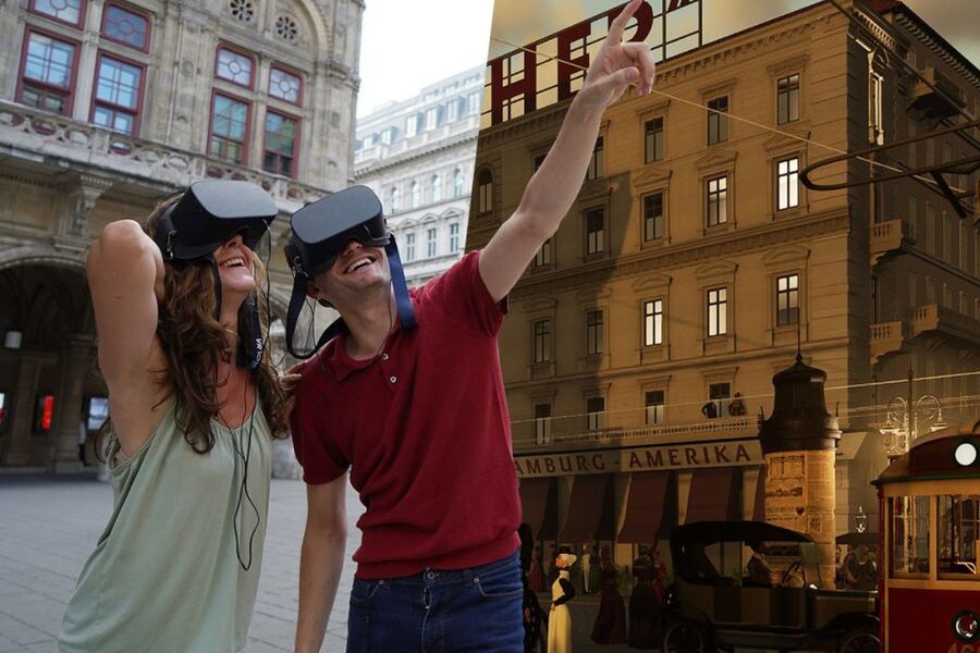 Vienna: Time Traveling Virtual Reality Sightseeing Tour - Meeting at Neuer Markt 6 and getting set up without stress