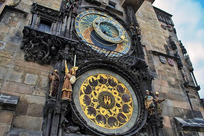 Vienna to Prague: Full-Day Private Tour with Guide and Transfers - Wenceslas Square plus 2 hours of free time for lunch and shopping