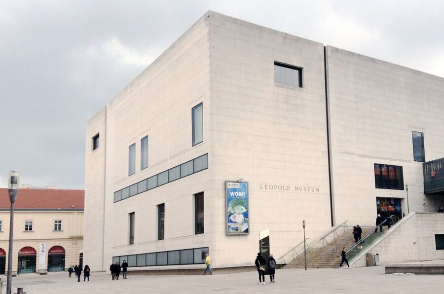 Vienna: Tour of Gustav Klimt's Art in 3 Museums with Tickets - Upper Belvedere: The Kiss and Judith with context