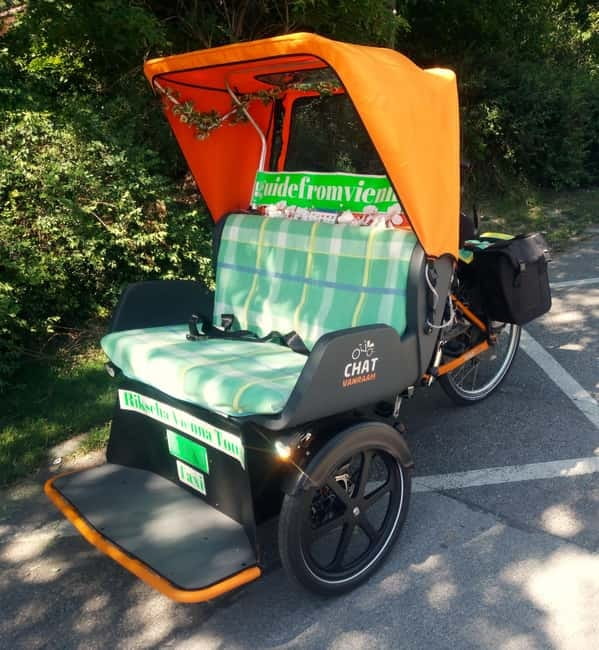 Vienna: Tour with locals in RAXI electric rickshaw - Weather Plan: Heated Blanket, Rain Protection, and the Public Transport Backup