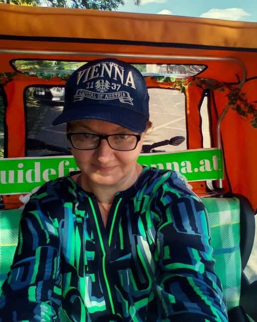 Vienna: Tour with locals in RAXI electric rickshaw - Hofburg Palace in 15 Minutes: A Quick, Useful Snapshot