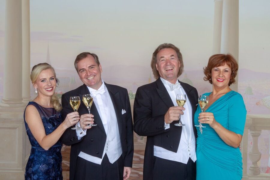 Vienna: Traditional Dinner Show at the Wiener Rathauskeller - Practical tips for a smoother evening