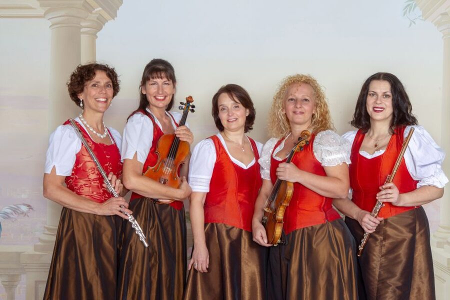 Vienna: Traditional Dinner Show at the Wiener Rathauskeller - Skip the ticket line: why this matters in Vienna