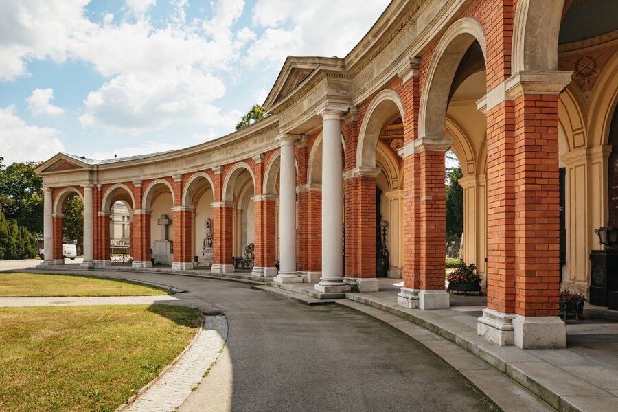 Vienna: Vienna Central Cemetery Guided Walking Tour - Luegerkirche inside the grounds: the architecture stop you’ll remember
