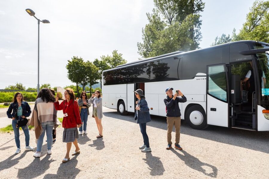 Vienna: Wachau Valley, Melk Abbey Tour with Danube Boat Trip - Meeting point at Operngasse 8: easy if you start early