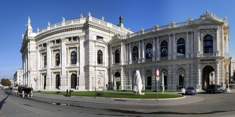 Vienna: Walking Tour of the Historic Ringstrasse - Gardens and flower arrangements: where you catch your breath
