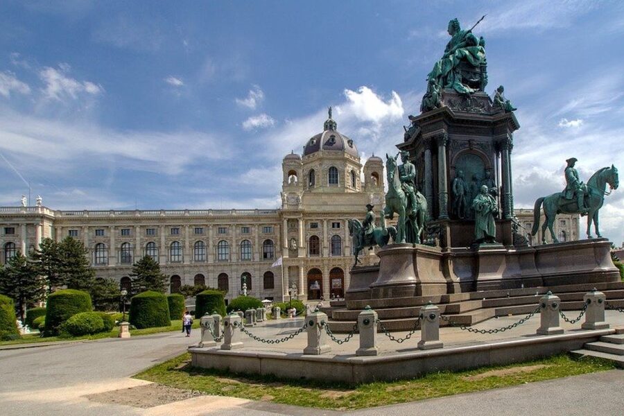 Vienna: Walking Tour of the Historic Ringstrasse - Votive Church and the University of Vienna: religion and learning on the same stage