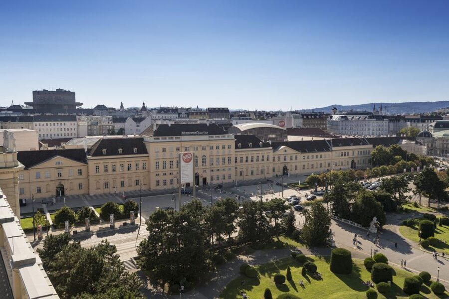 Vienna: Walking Tour of the MuseumsQuartier with Guide - Getting Started at MQ Point (and Actually Finding the Group)