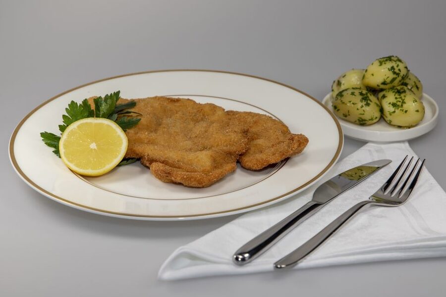 Vienna: Wiener Schnitzel and Strudel Cooking Class - Drinks and Atmosphere With Chef Nabiel: Fun, Friendly, and Very Hands-On