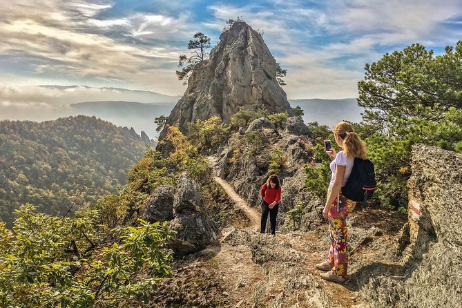 Wachau for Adventurers - The hike itself: summit views, oak sections, then the castle ruins