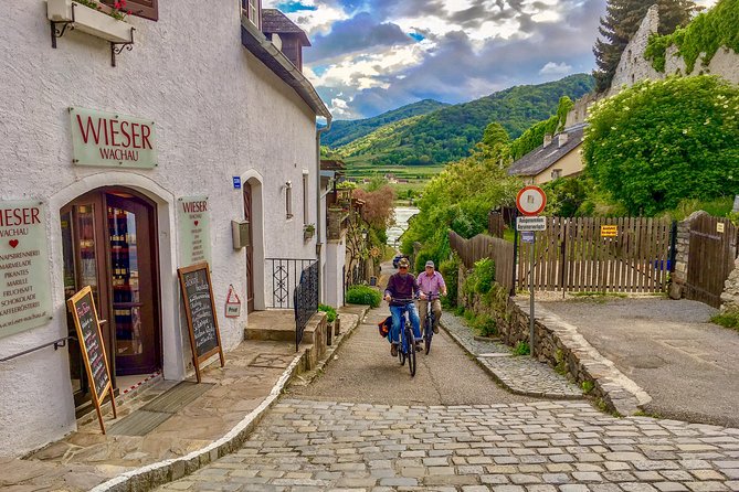 Wachau for Adventurers - Lunch in Dürnstein: plan a simple meal at the end