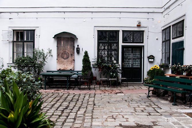 Walking Tour in the Heart of Vienna to Discover Its Hidden Gems - Stop 1: Hafnersteig and Those Secret Alley Openings