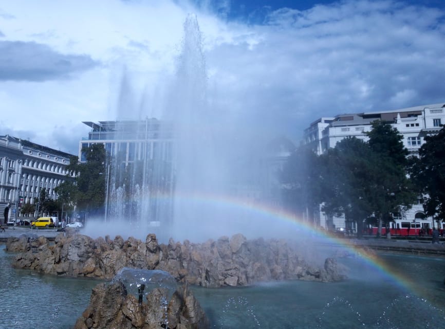 Wien: Tours with locals by public transport & walking - Belvedere Palace Gardens: A Guided Walk Without Museum Pressure