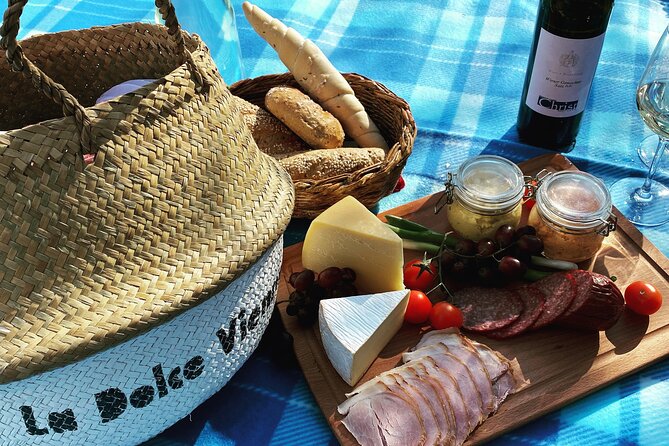 Wine Picknick overlocking vienna - The open Italian APE ride: part transport, part entertainment