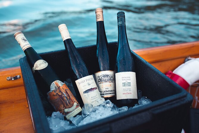 Wine tasting on traditional wooden boats in Wachau Valley - Boarding at Spitz an der Donau: what the start feels like